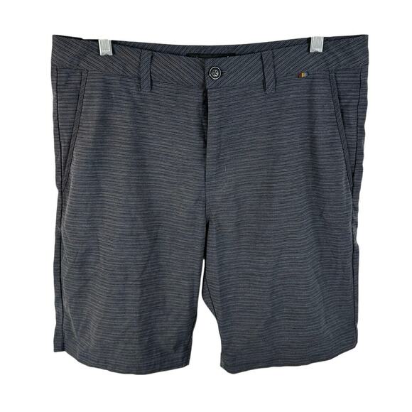 Travis Mathew Golf Shorts Striped Grey Black Size 32 x 10 Inch Lightweight - Picture 1 of 10